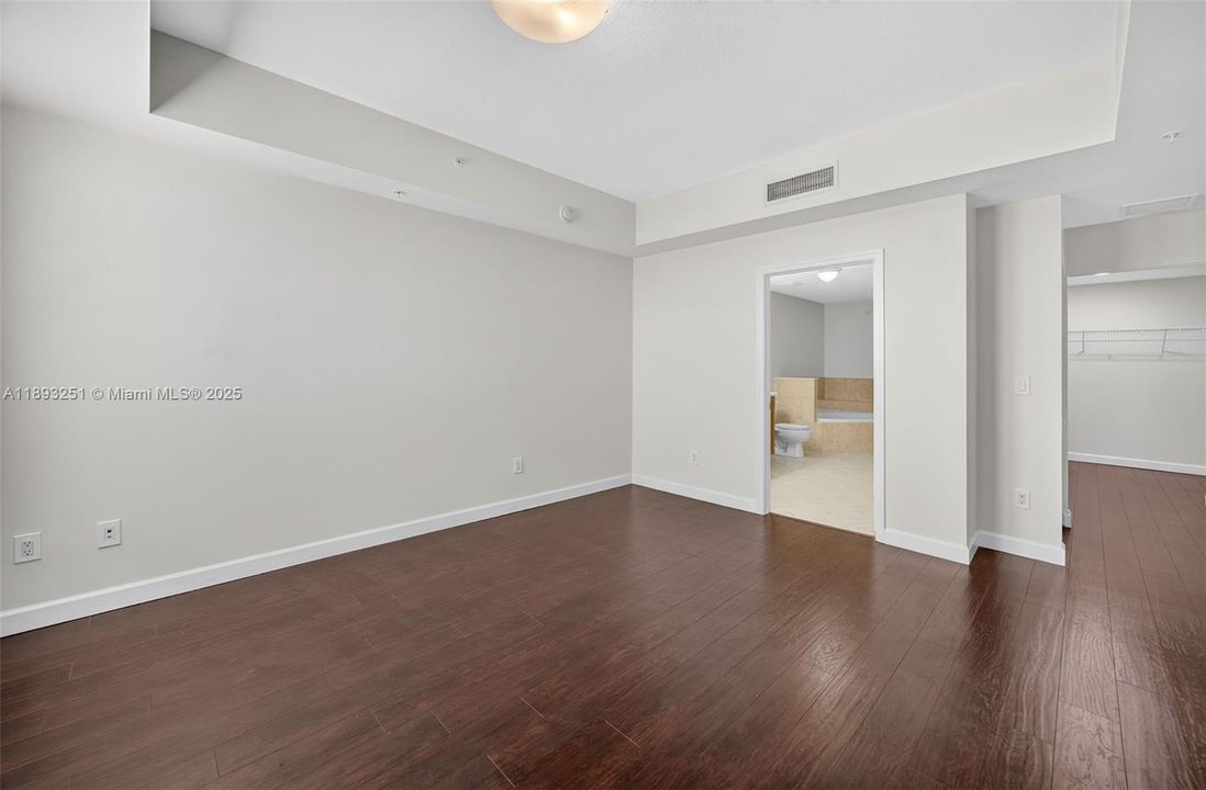 Active With Contract: $468,000 (2 beds, 2 baths, 1347 Square Feet)