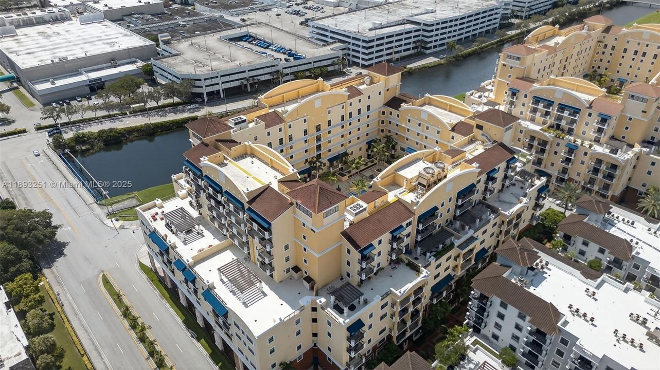 Active With Contract: $468,000 (2 beds, 2 baths, 1347 Square Feet)