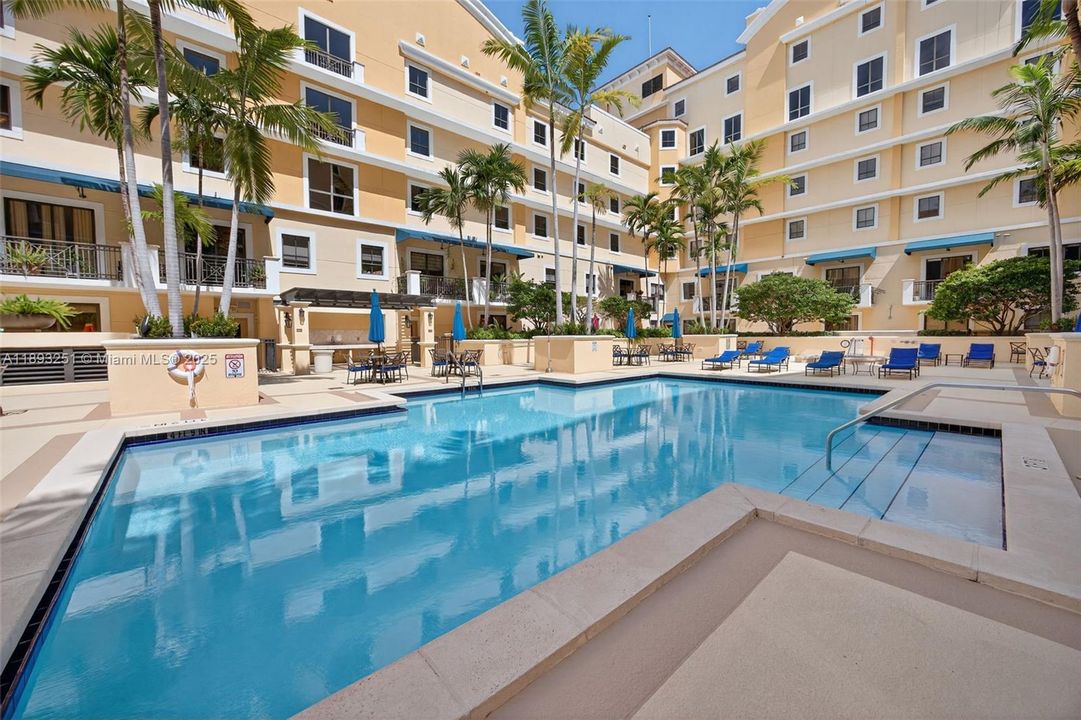 Active With Contract: $468,000 (2 beds, 2 baths, 1347 Square Feet)