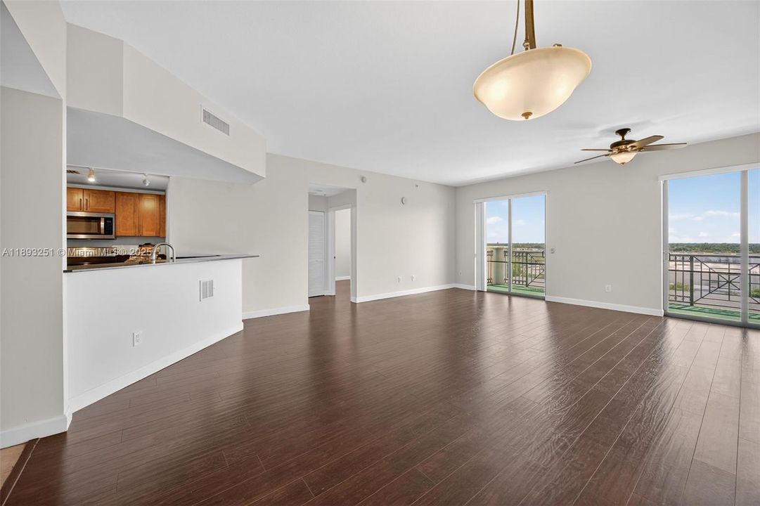 Active With Contract: $468,000 (2 beds, 2 baths, 1347 Square Feet)