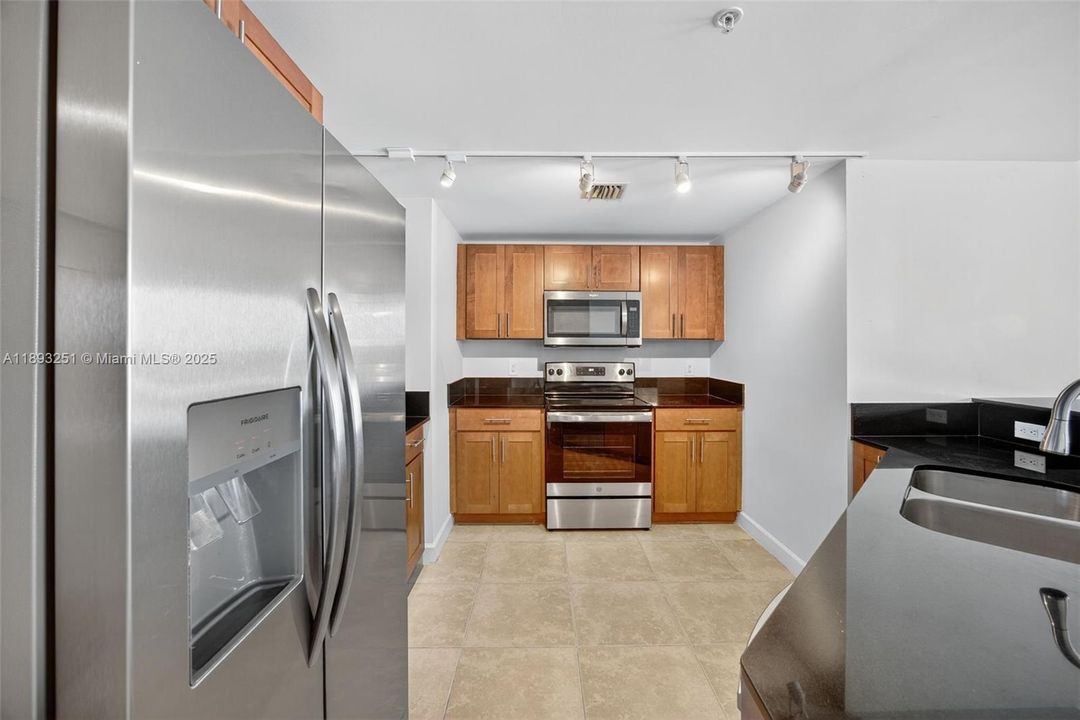 Active With Contract: $468,000 (2 beds, 2 baths, 1347 Square Feet)