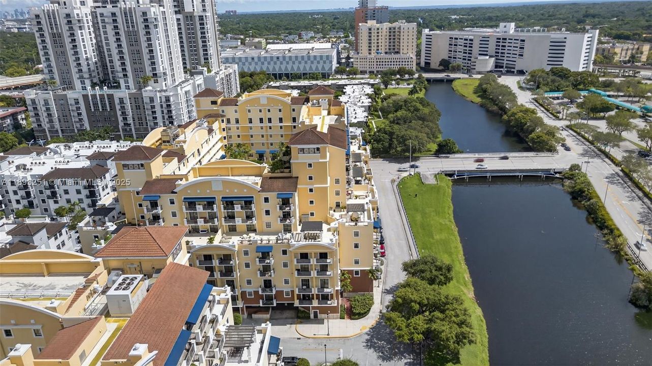 Active With Contract: $468,000 (2 beds, 2 baths, 1347 Square Feet)