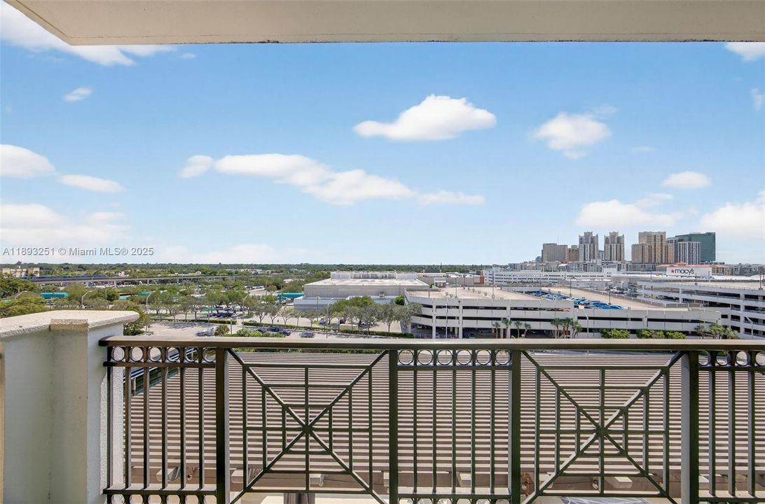 Active With Contract: $468,000 (2 beds, 2 baths, 1347 Square Feet)