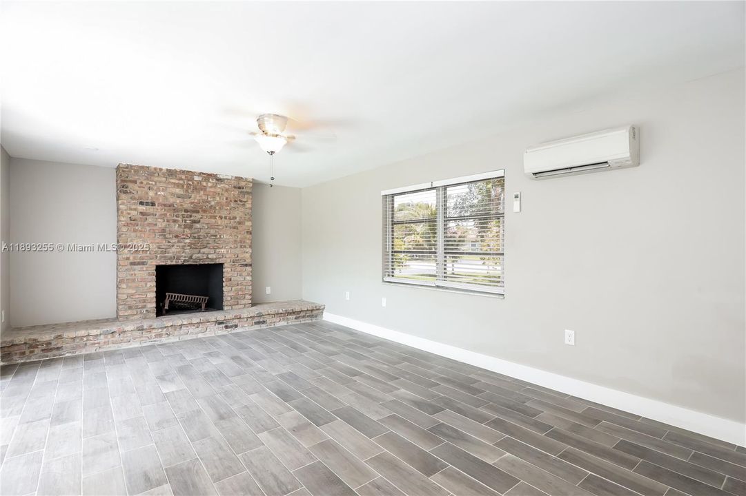 最近租的: $3,695 (4 贝兹, 2 浴室, 2174 平方英尺)