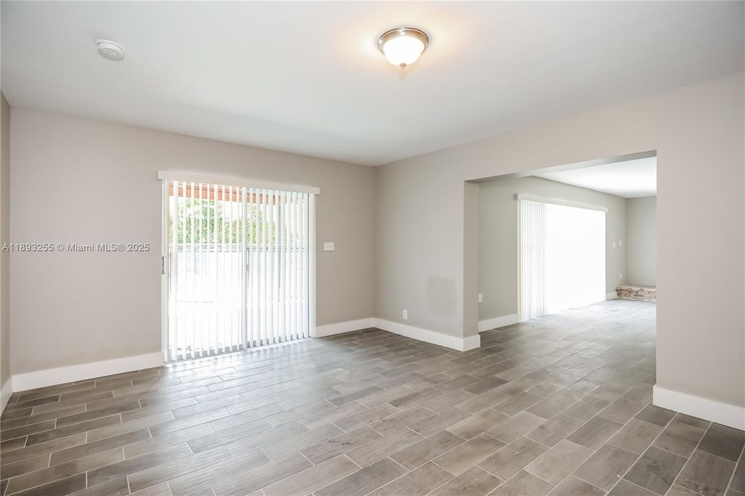 最近租的: $3,695 (4 贝兹, 2 浴室, 2174 平方英尺)