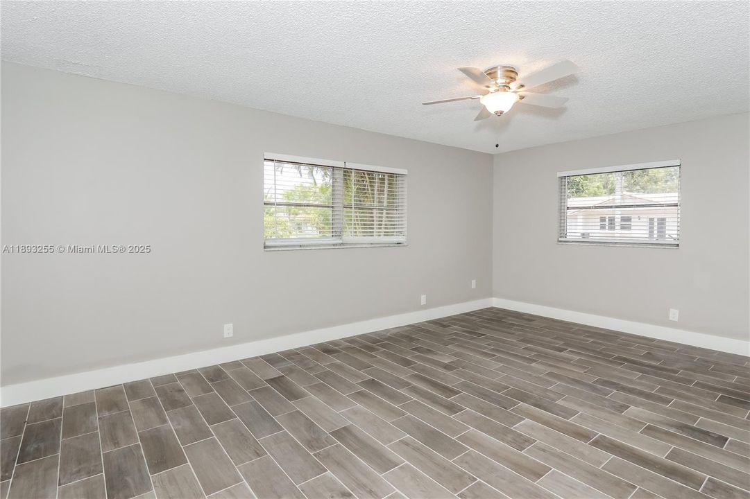 最近租的: $3,695 (4 贝兹, 2 浴室, 2174 平方英尺)