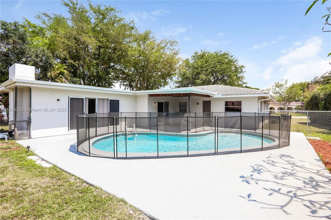 最近租的: $3,695 (4 贝兹, 2 浴室, 2174 平方英尺)