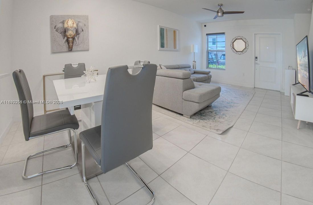 В аренду: $2,300 (2 спален, 2 ванн, 1208 Квадратных фут)