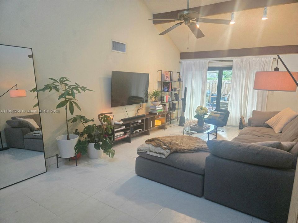 En Venta: $190,000 (2 camas, 2 baños, 1074 Pies cuadrados)