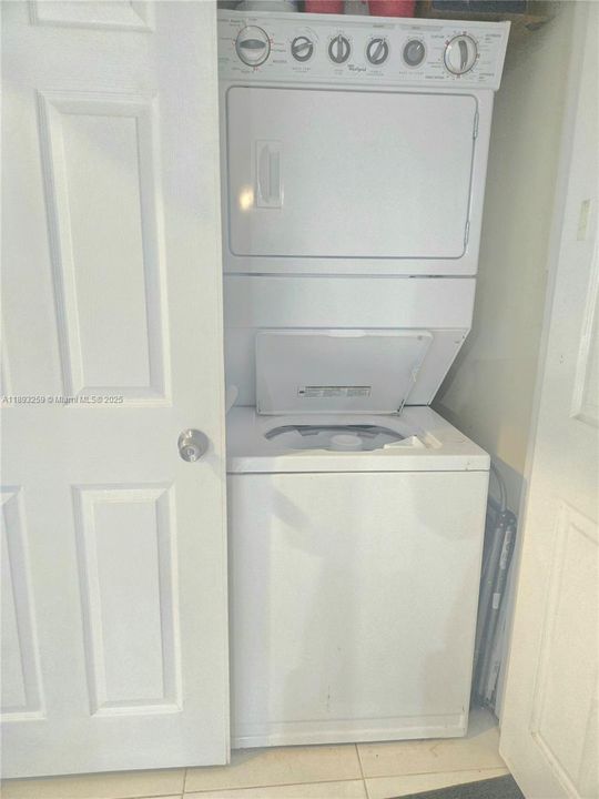 En Venta: $190,000 (2 camas, 2 baños, 1074 Pies cuadrados)