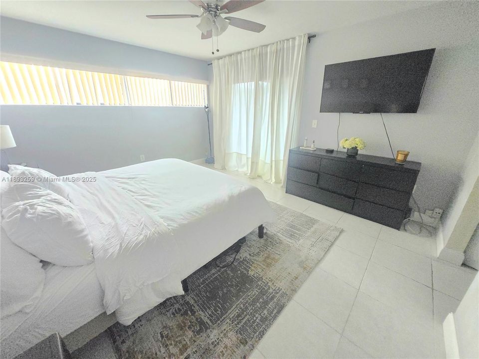 En Venta: $190,000 (2 camas, 2 baños, 1074 Pies cuadrados)