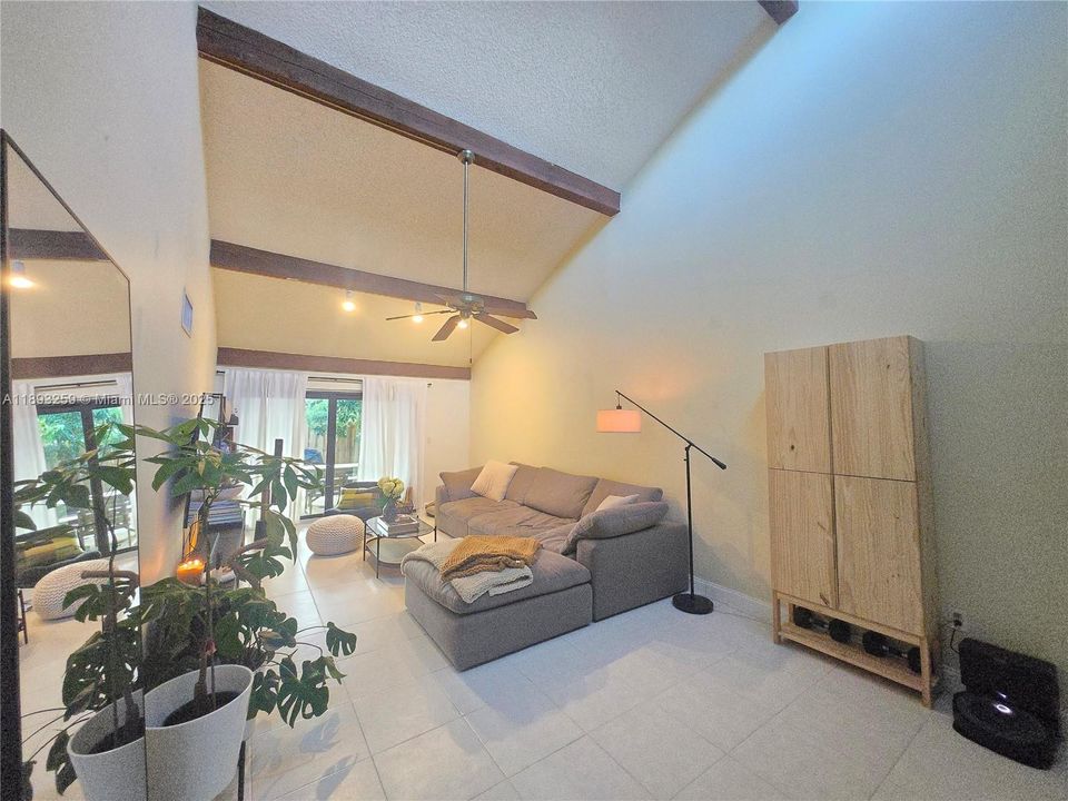 En Venta: $190,000 (2 camas, 2 baños, 1074 Pies cuadrados)