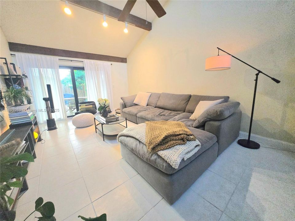 En Venta: $190,000 (2 camas, 2 baños, 1074 Pies cuadrados)