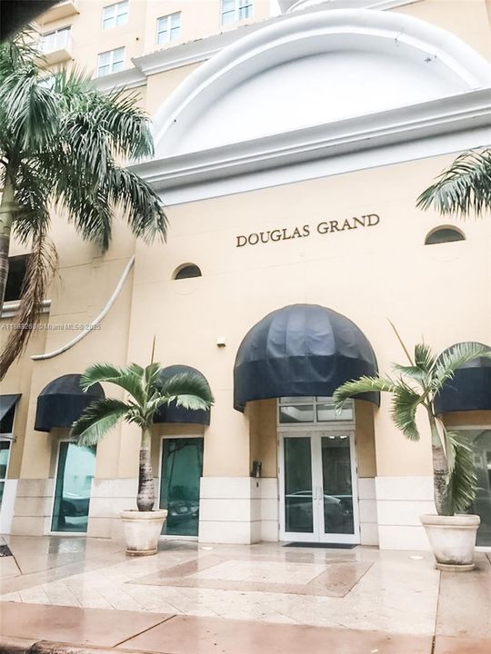 Под контрактом: $3,075 (2 спален, 2 ванн, 948 Квадратных фут)