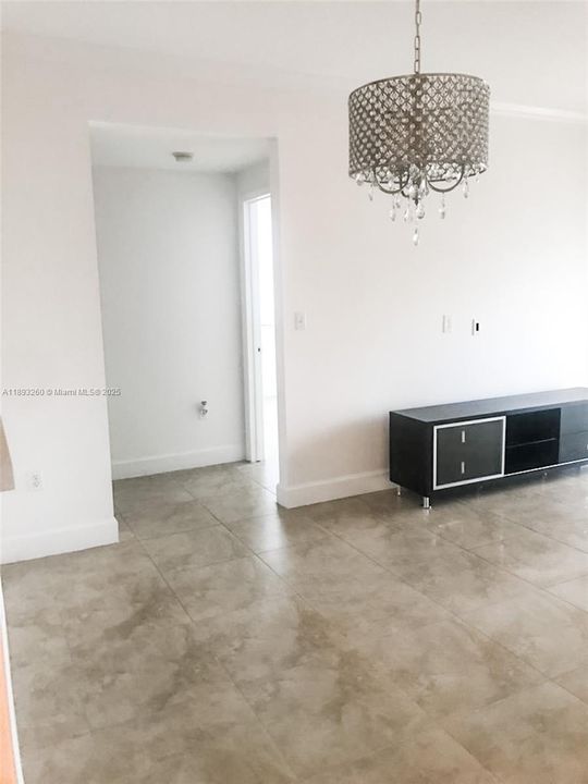 Под контрактом: $3,075 (2 спален, 2 ванн, 948 Квадратных фут)