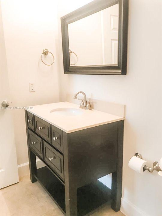 Под контрактом: $3,075 (2 спален, 2 ванн, 948 Квадратных фут)