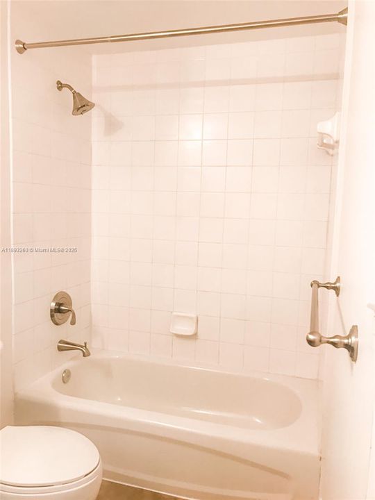 Под контрактом: $3,075 (2 спален, 2 ванн, 948 Квадратных фут)