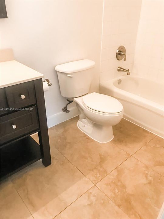 Под контрактом: $3,075 (2 спален, 2 ванн, 948 Квадратных фут)