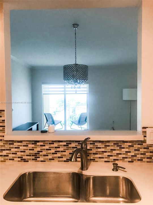 Под контрактом: $3,075 (2 спален, 2 ванн, 948 Квадратных фут)