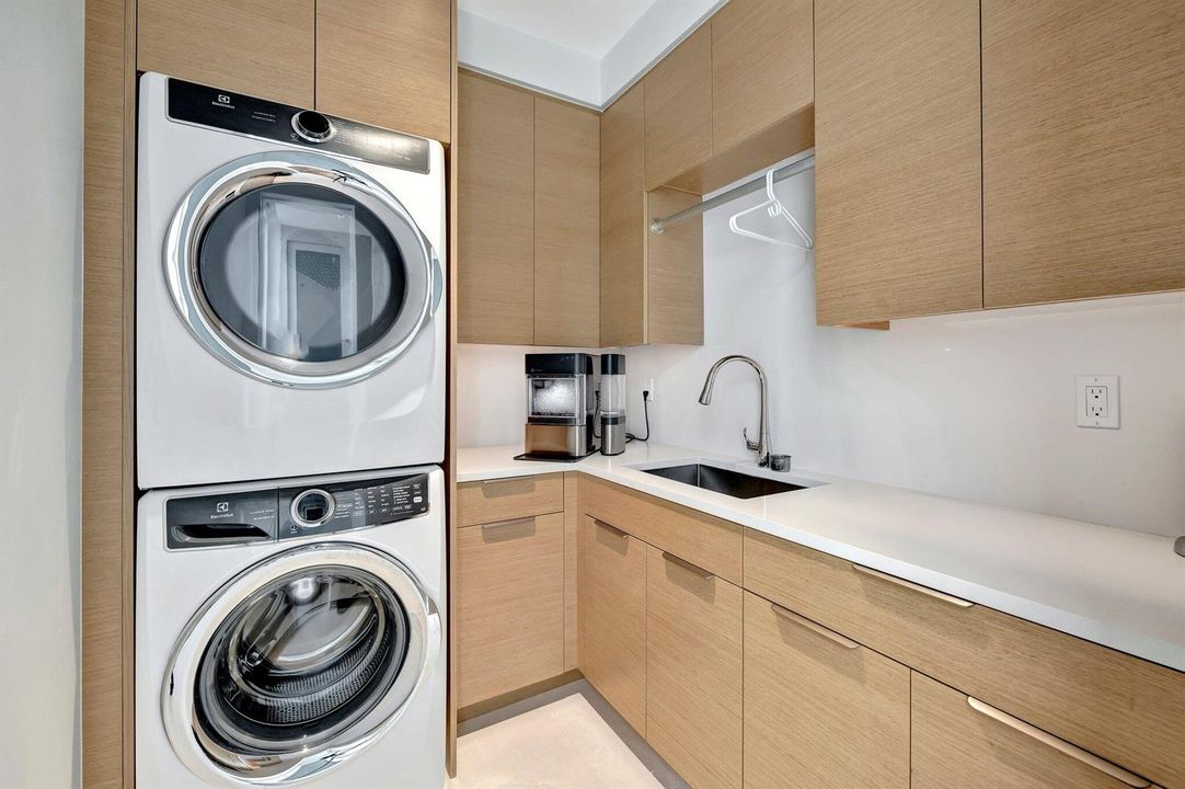 Upper level laundry room