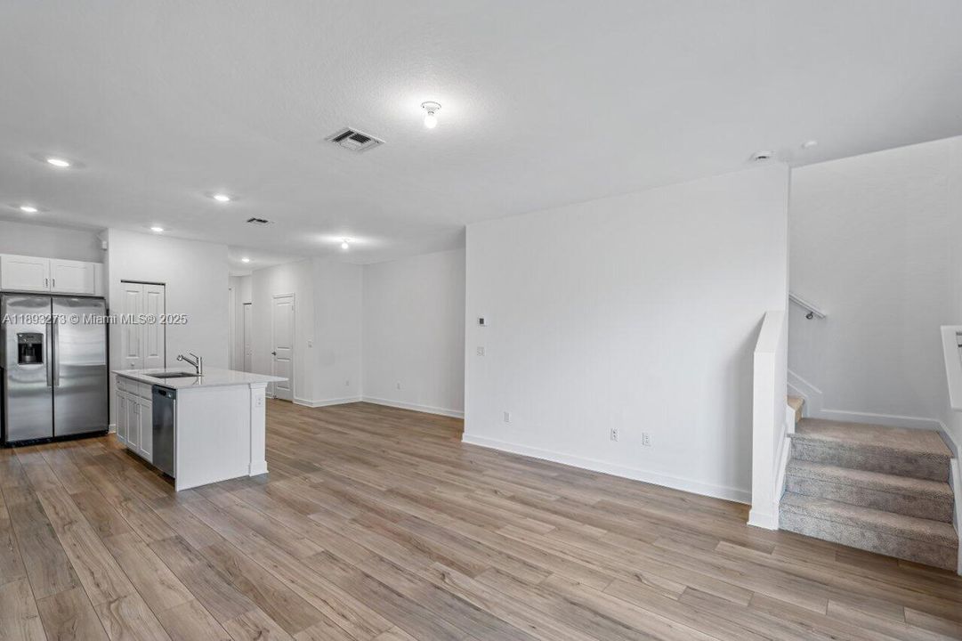 Recientemente alquilado: $2,300 (3 camas, 2 baños, 1632 Pies cuadrados)