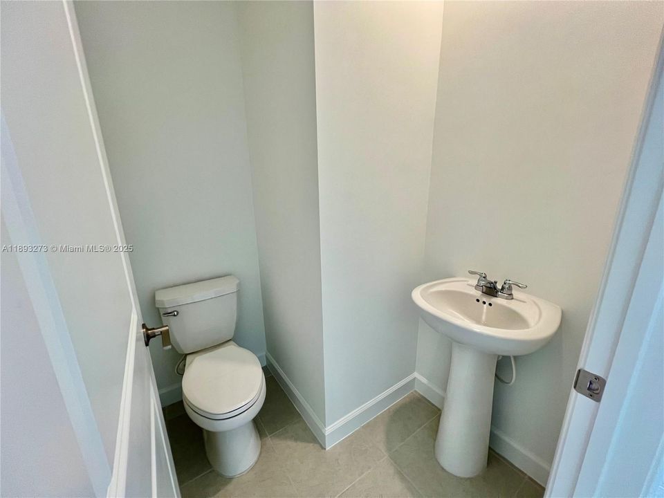 Recientemente alquilado: $2,300 (3 camas, 2 baños, 1632 Pies cuadrados)