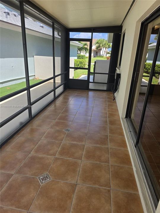 合同活跃: $975,000 (3 贝兹, 2 浴室, 1889 平方英尺)