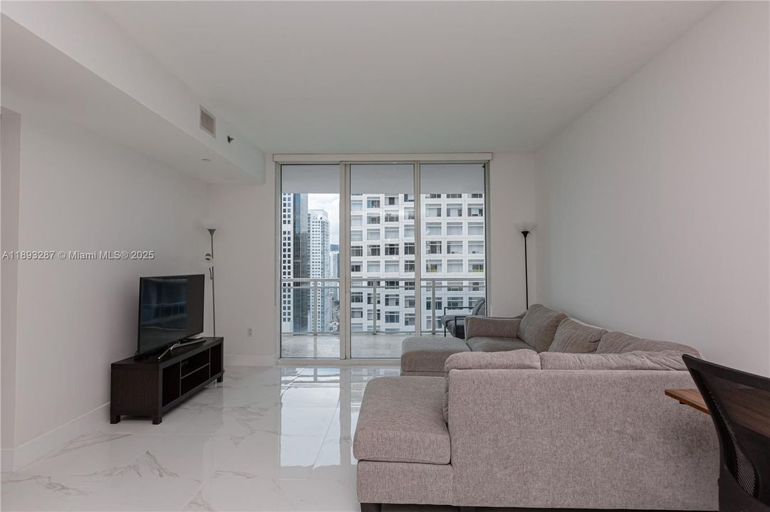 最近售出: $499,000 (1 贝兹, 1 浴室, 774 平方英尺)