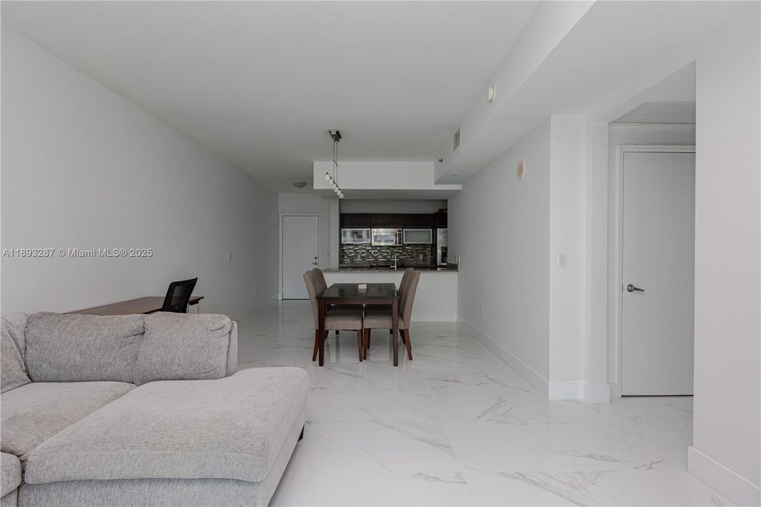 最近售出: $499,000 (1 贝兹, 1 浴室, 774 平方英尺)