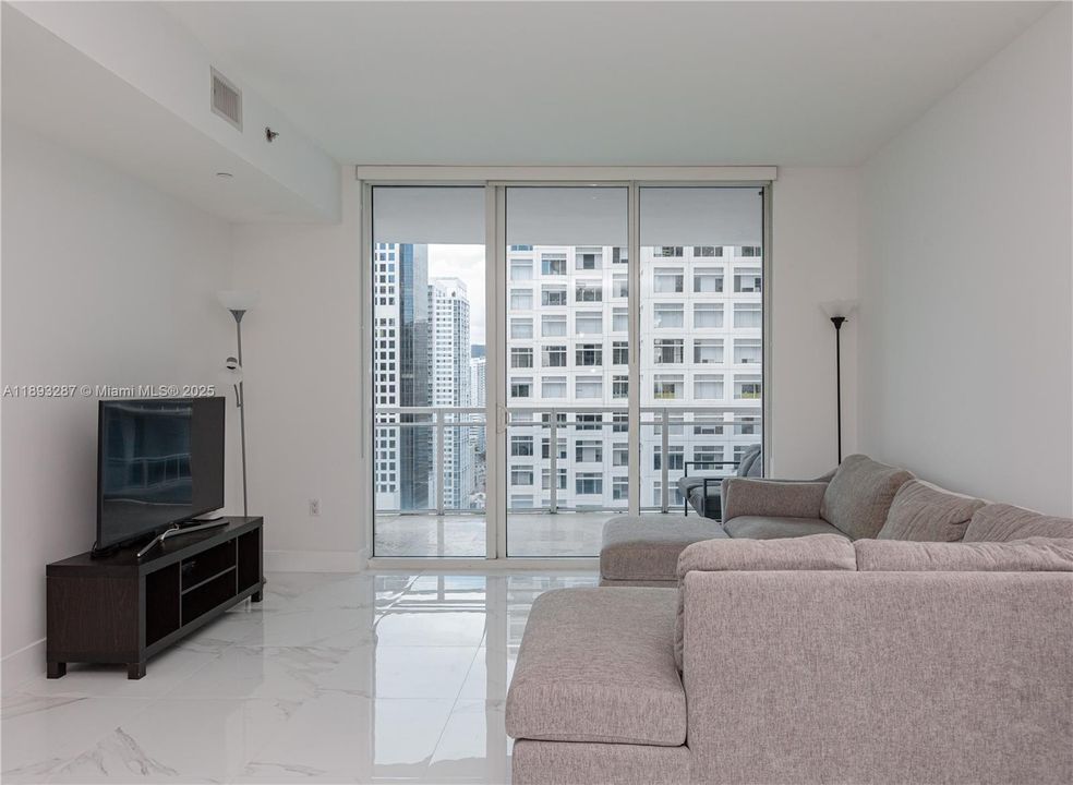 最近售出: $499,000 (1 贝兹, 1 浴室, 774 平方英尺)