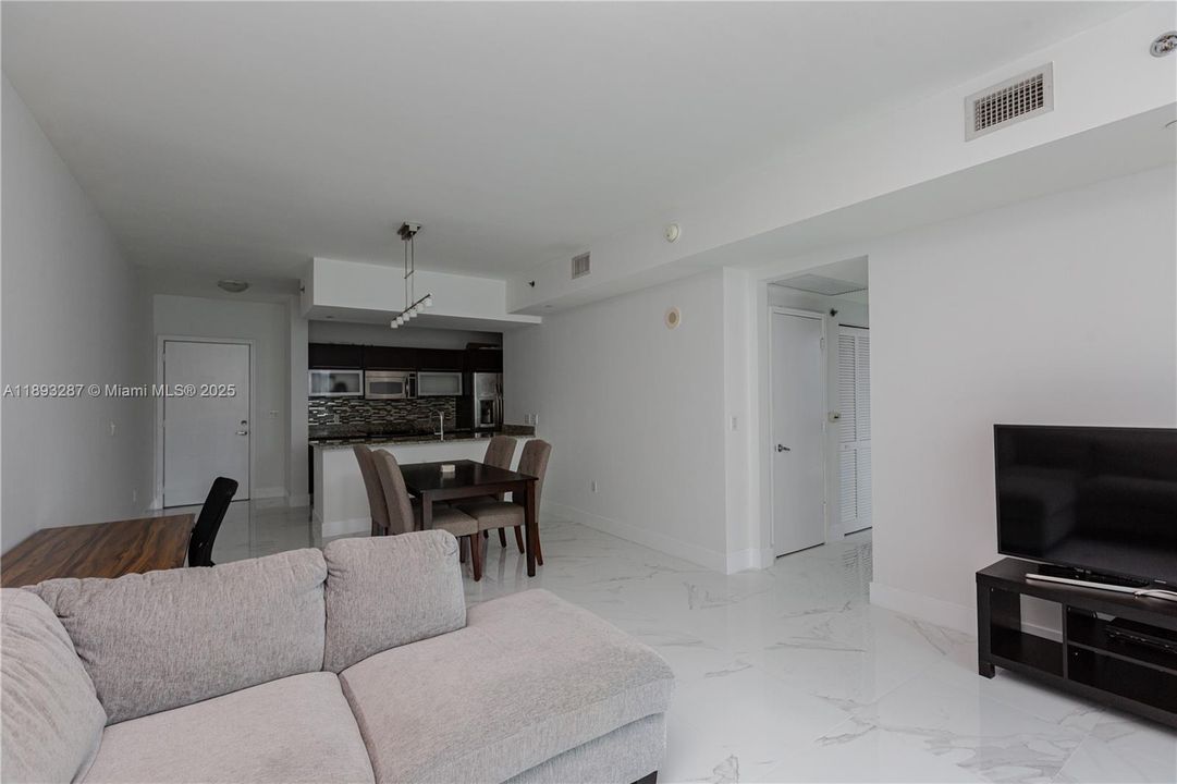 最近售出: $499,000 (1 贝兹, 1 浴室, 774 平方英尺)