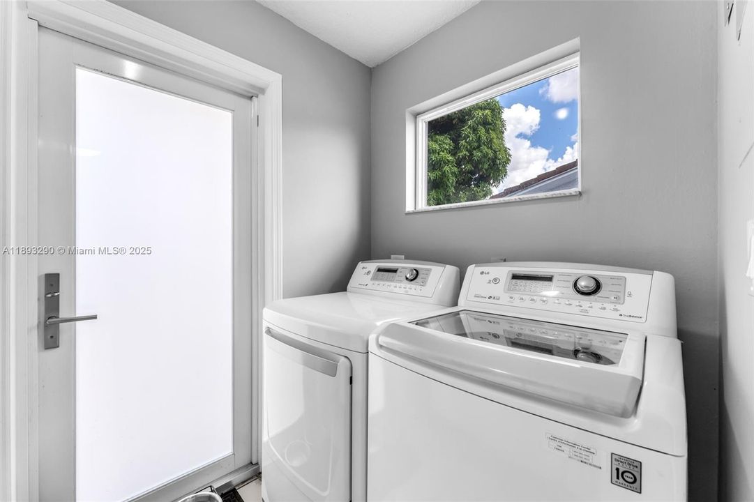 待售: $699,000 (3 贝兹, 2 浴室, 1688 平方英尺)