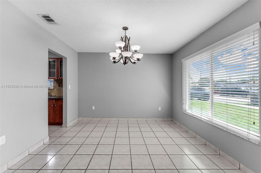 待售: $699,000 (3 贝兹, 2 浴室, 1688 平方英尺)