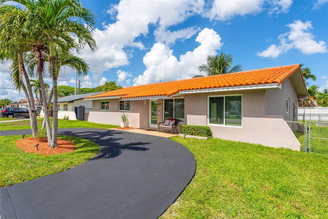 待售: $699,000 (3 贝兹, 2 浴室, 1688 平方英尺)