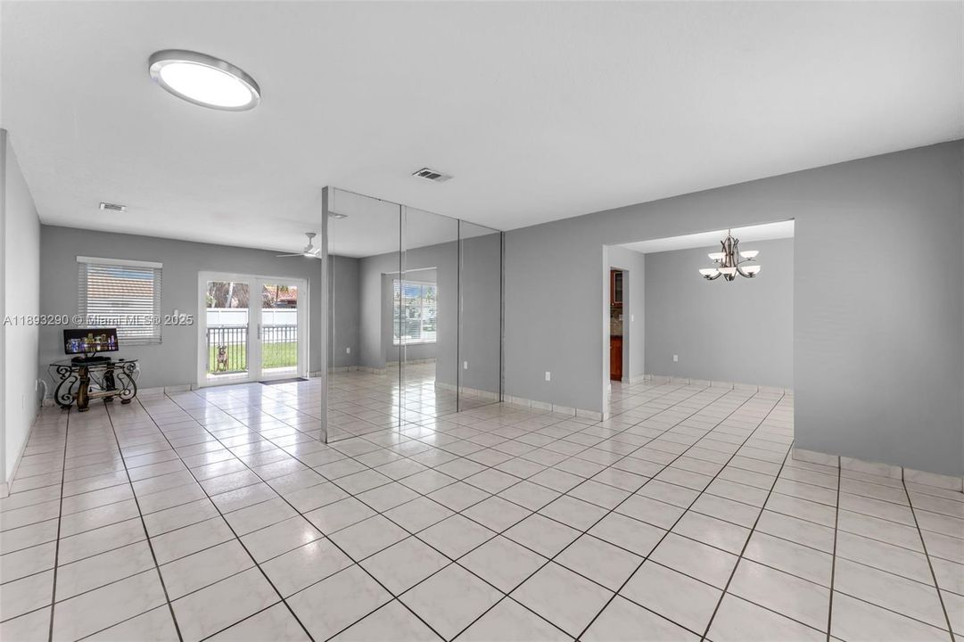 待售: $699,000 (3 贝兹, 2 浴室, 1688 平方英尺)