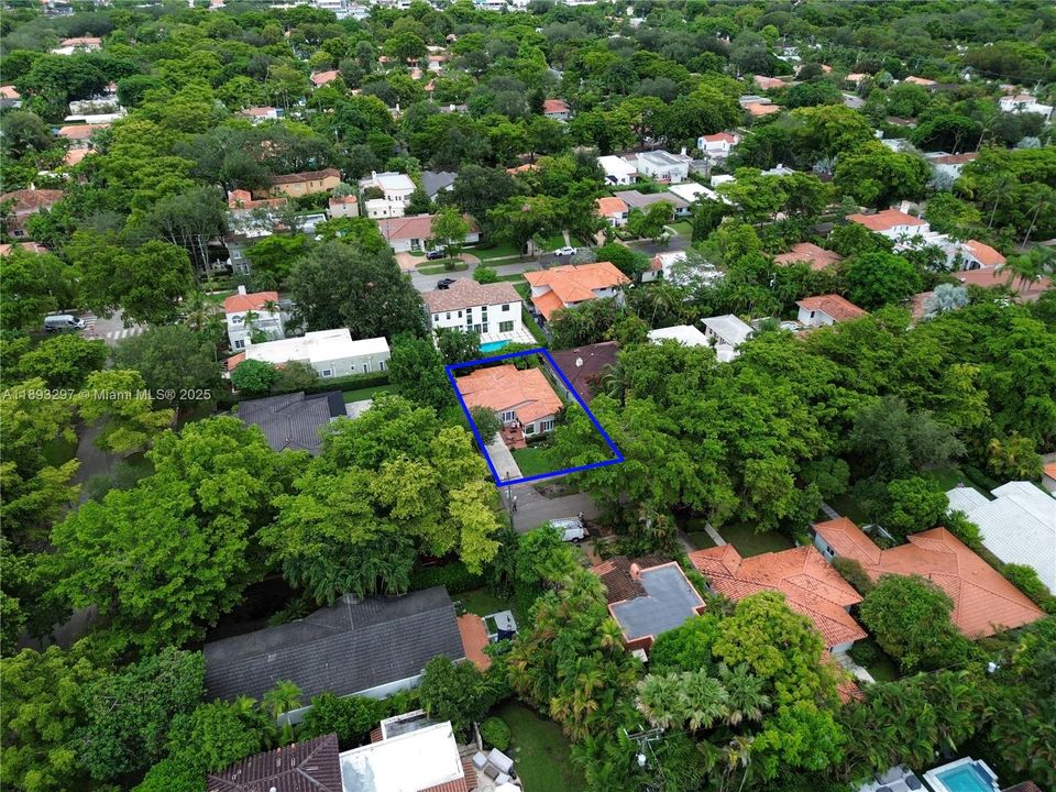 合同活跃: $1,199,000 (2 贝兹, 2 浴室, 1362 平方英尺)