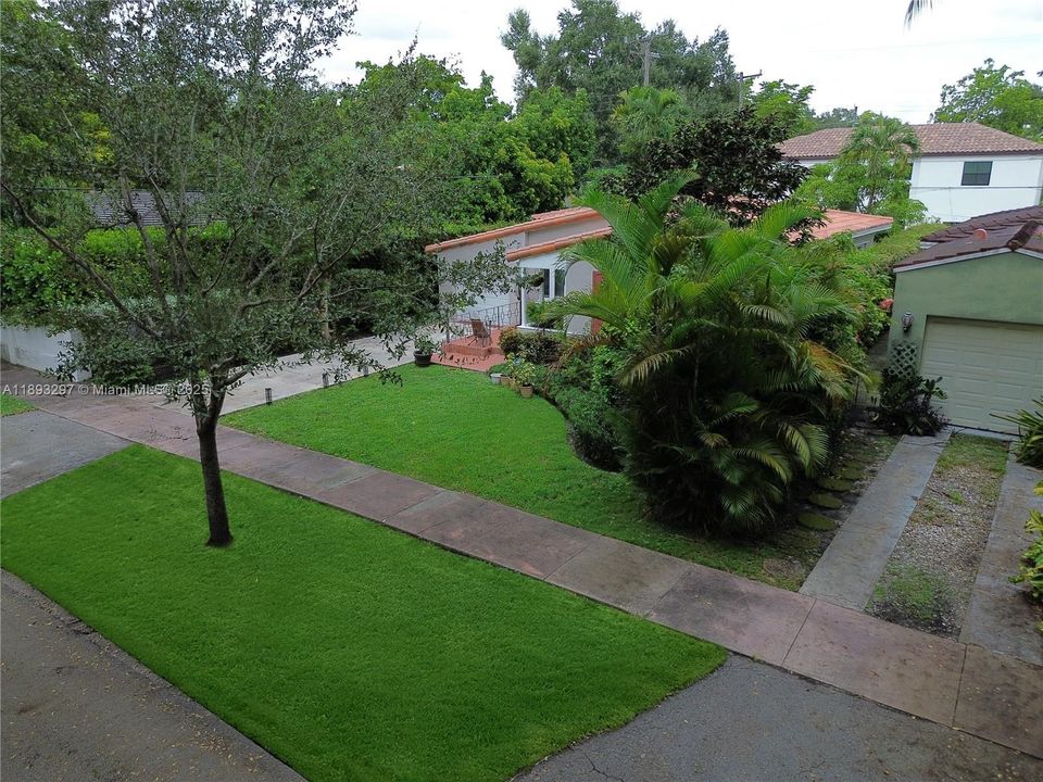 合同活跃: $1,199,000 (2 贝兹, 2 浴室, 1362 平方英尺)