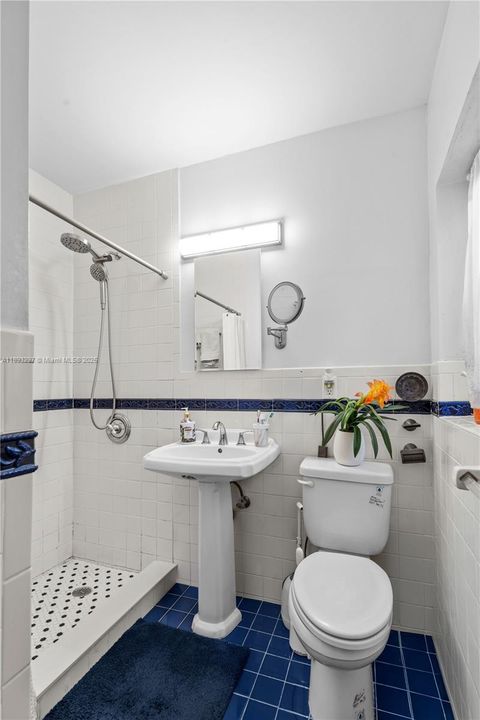 合同活跃: $1,199,000 (2 贝兹, 2 浴室, 1362 平方英尺)