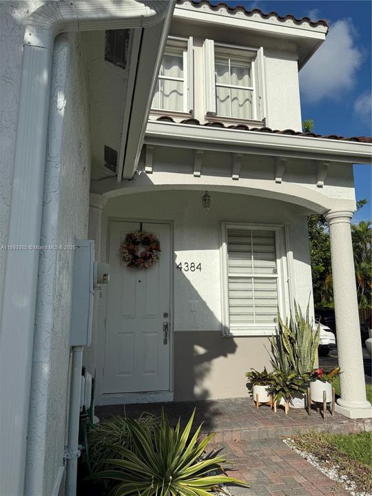 最近售出: $570,000 (3 贝兹, 2 浴室, 1533 平方英尺)