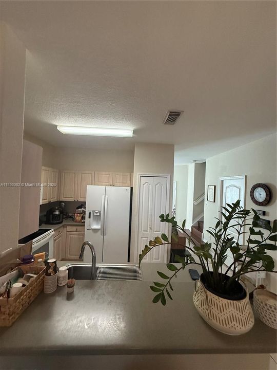 最近售出: $570,000 (3 贝兹, 2 浴室, 1533 平方英尺)