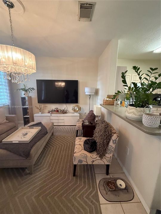 最近售出: $570,000 (3 贝兹, 2 浴室, 1533 平方英尺)