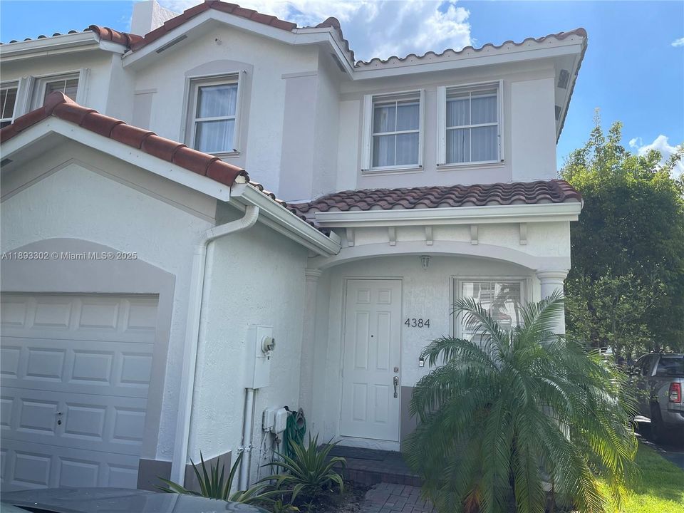 最近售出: $570,000 (3 贝兹, 2 浴室, 1533 平方英尺)