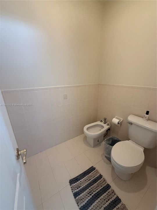 最近售出: $570,000 (3 贝兹, 2 浴室, 1533 平方英尺)