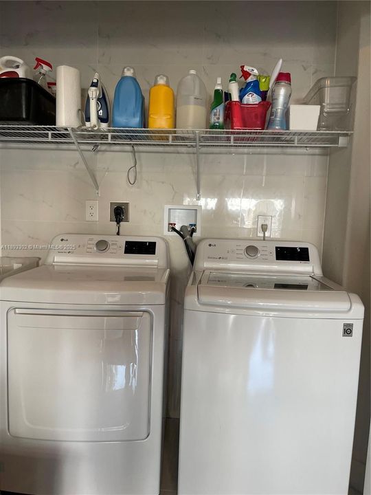 最近售出: $570,000 (3 贝兹, 2 浴室, 1533 平方英尺)