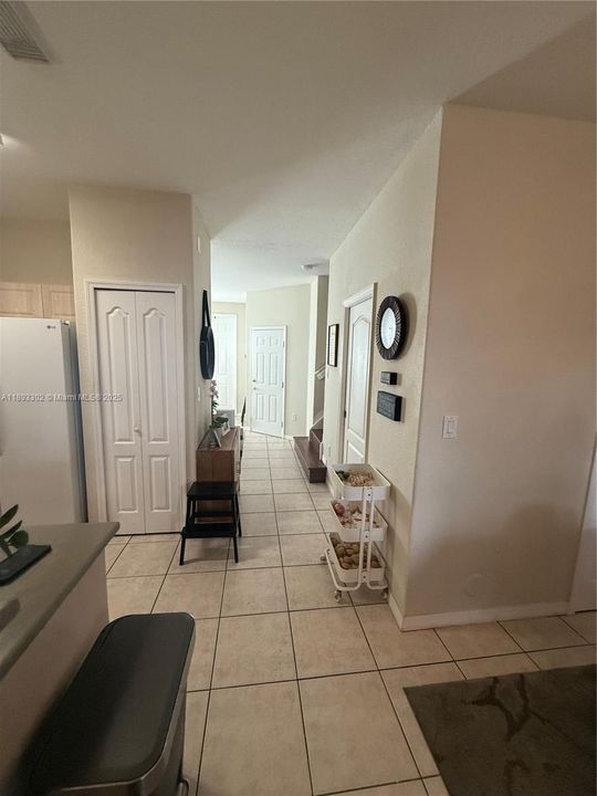 最近售出: $570,000 (3 贝兹, 2 浴室, 1533 平方英尺)