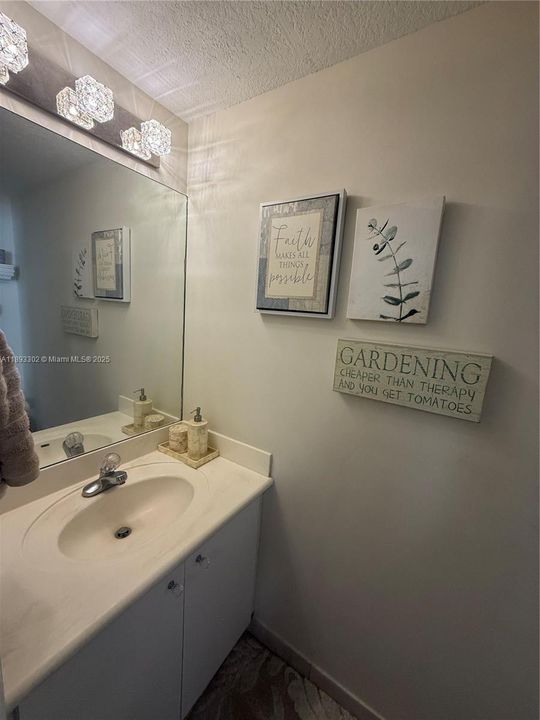 最近售出: $570,000 (3 贝兹, 2 浴室, 1533 平方英尺)