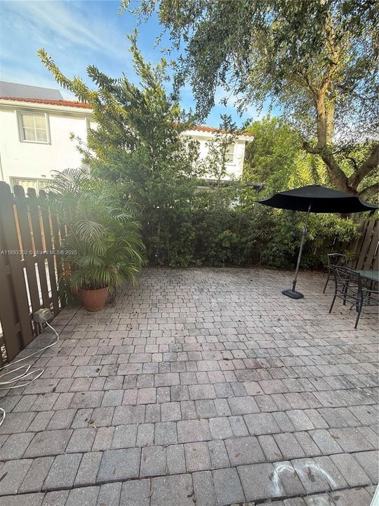 最近售出: $570,000 (3 贝兹, 2 浴室, 1533 平方英尺)