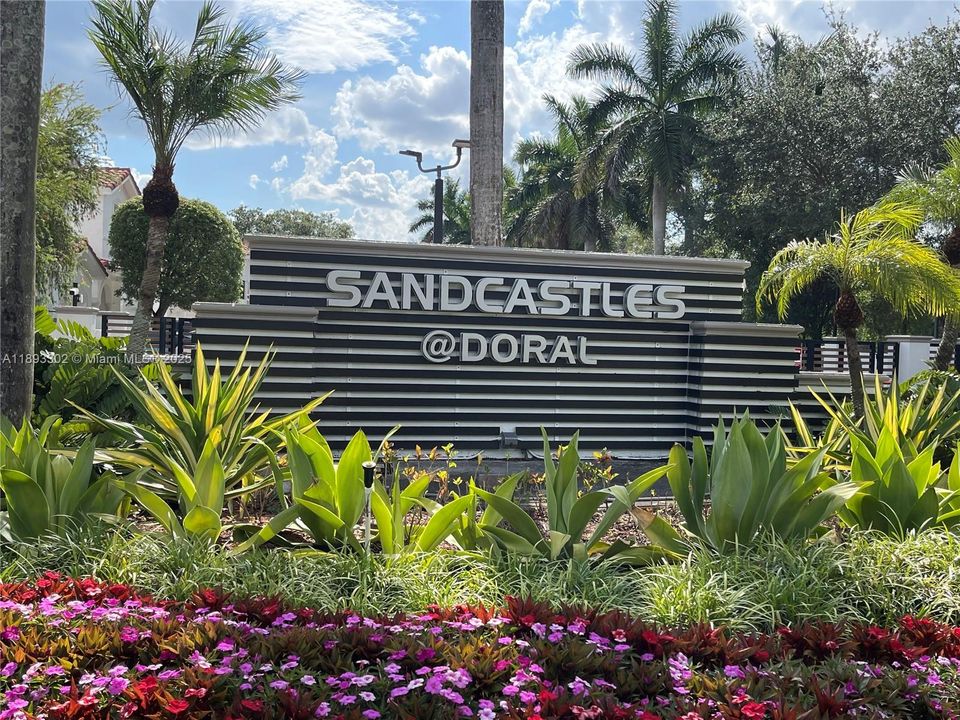 最近售出: $570,000 (3 贝兹, 2 浴室, 1533 平方英尺)