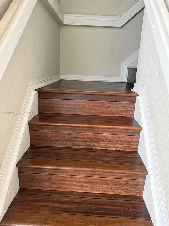 最近售出: $570,000 (3 贝兹, 2 浴室, 1533 平方英尺)