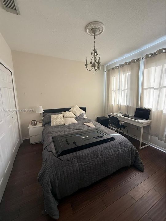 最近售出: $570,000 (3 贝兹, 2 浴室, 1533 平方英尺)